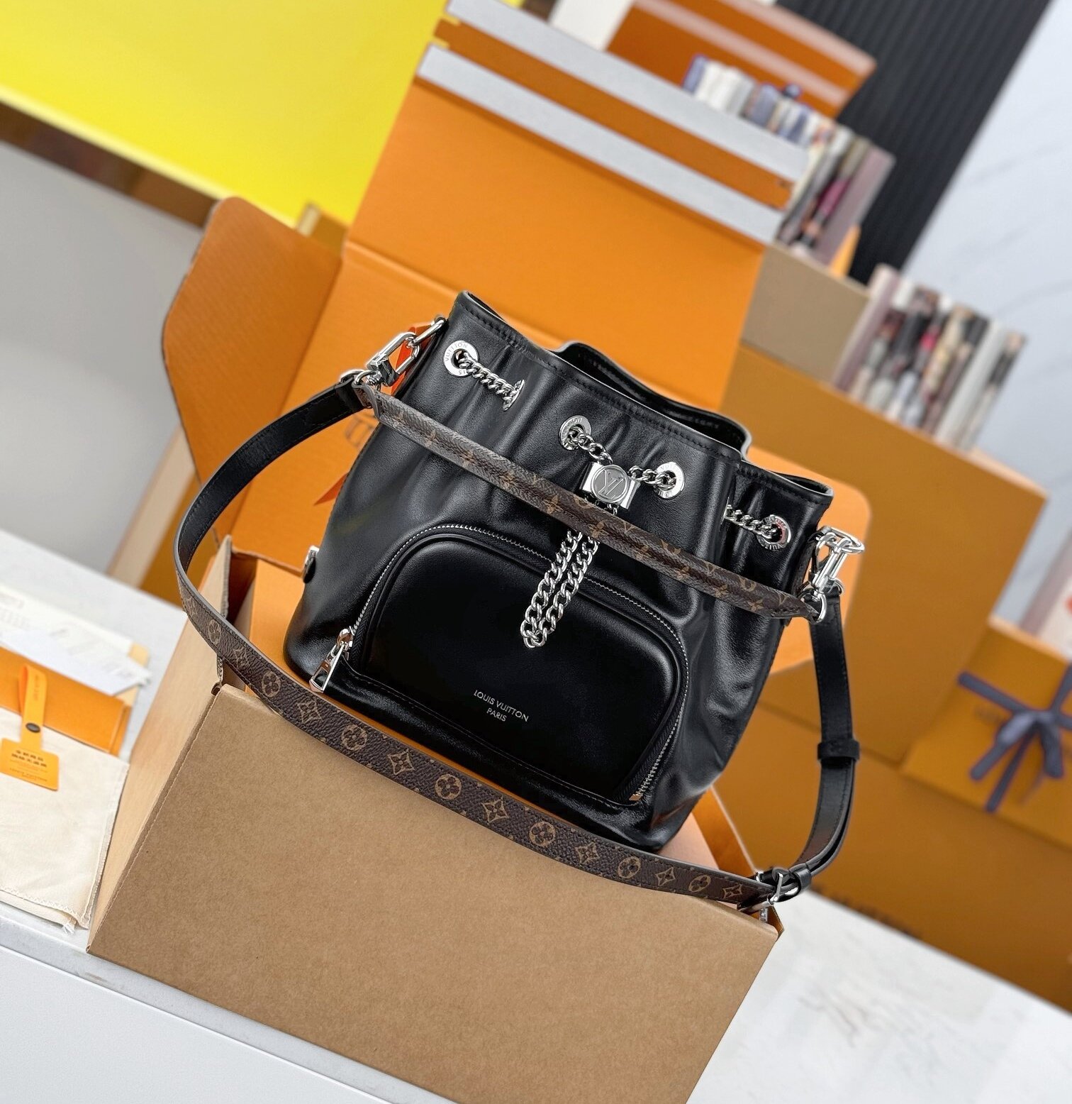 LV M14377